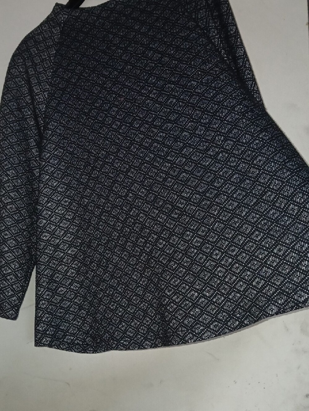 W5 Black and White Textured Zip-Front Top - Picture 5 of 6